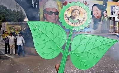 அதிமுகவில் மீண்டும் இணைந்த
முன்னாள் எம்எம்ஏ